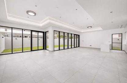 Villa - 5 Bedrooms - 6 Bathrooms for rent in Jumeirah 1 - Jumeirah - Dubai