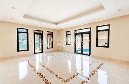 Villa - 5 Bedrooms - 6 Bathrooms for rent in Garden Homes Frond A - Garden Homes - Palm Jumeirah - Dubai