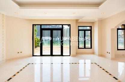 Villa - 5 Bedrooms - 6 Bathrooms for rent in Garden Homes Frond A - Garden Homes - Palm Jumeirah - Dubai
