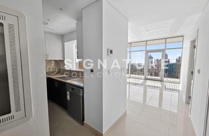 Apartment - 1 Bedroom - 2 Bathrooms for rent in Boulevard Crescent Tower 1 - BLVD Crescent - Downtown Dubai - Dubai