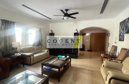 Villa - 4 Bedrooms - 5 Bathrooms for rent in Jumeirah Park - Dubai