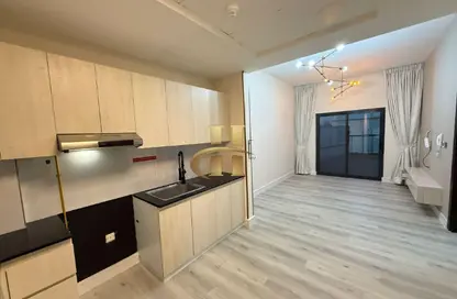 شقة - غرفة نوم - 2 حمامات للايجار في بوابة بن غاطي - منطقة 15 - قرية جميرا الدائرية - دبي