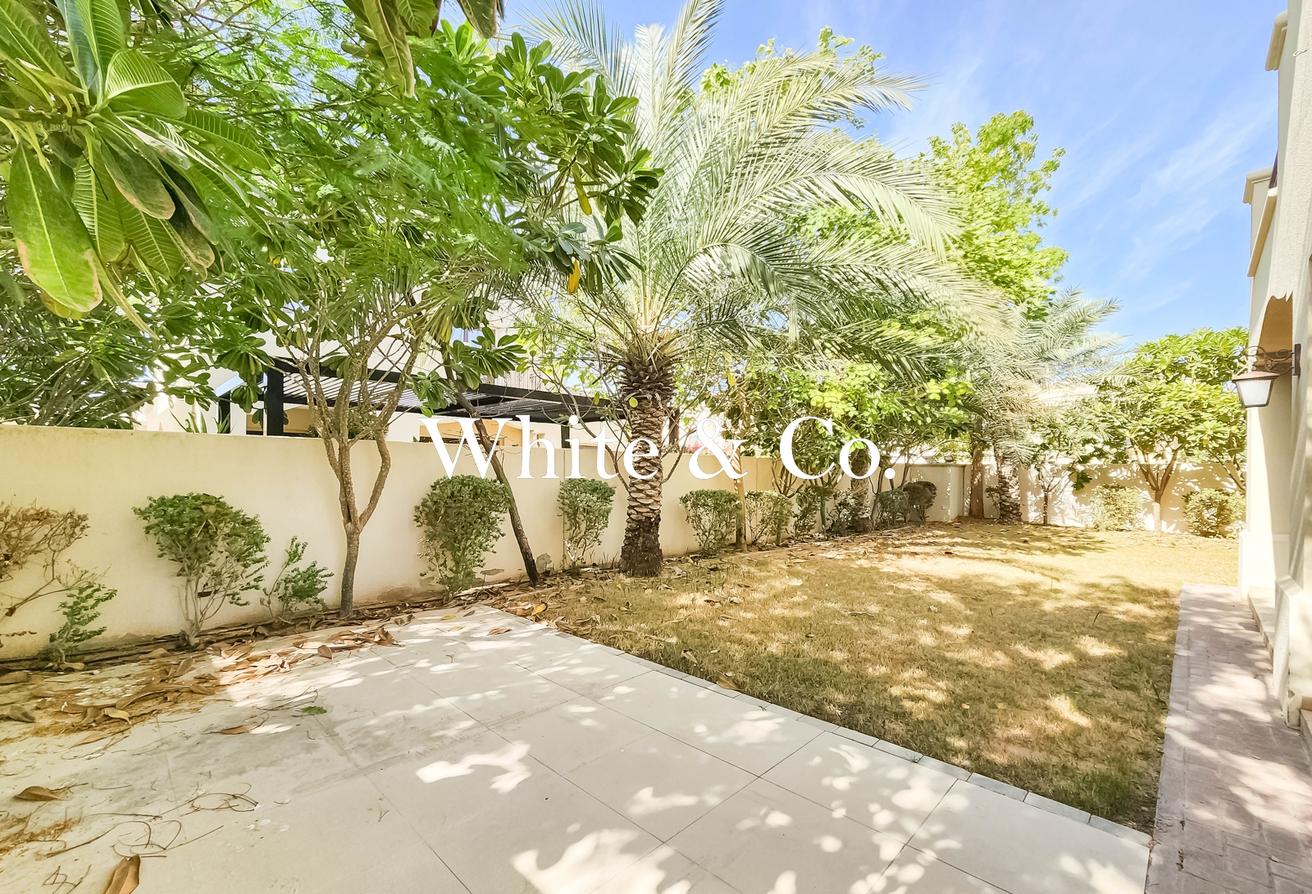 Vacant | Close to Pool | Back to Back photo 14