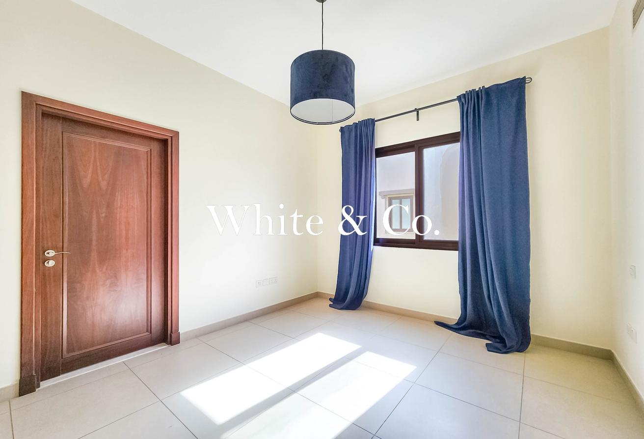 Vacant | Close to Pool | Back to Back photo 7