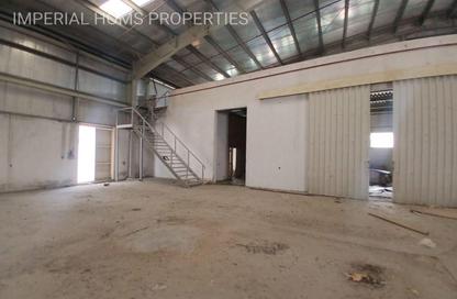 Warehouse - Studio - 4 Bathrooms for rent in Umm Al Thuoob - Umm Al Quwain