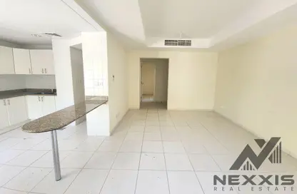 Villa - 2 Bedrooms - 3 Bathrooms for rent in Springs 9 - The Springs - Dubai