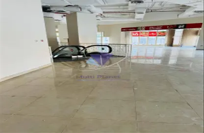 متجر - استوديو - 2 حمامات للايجار في شارع الكورنيش - أبوظبي