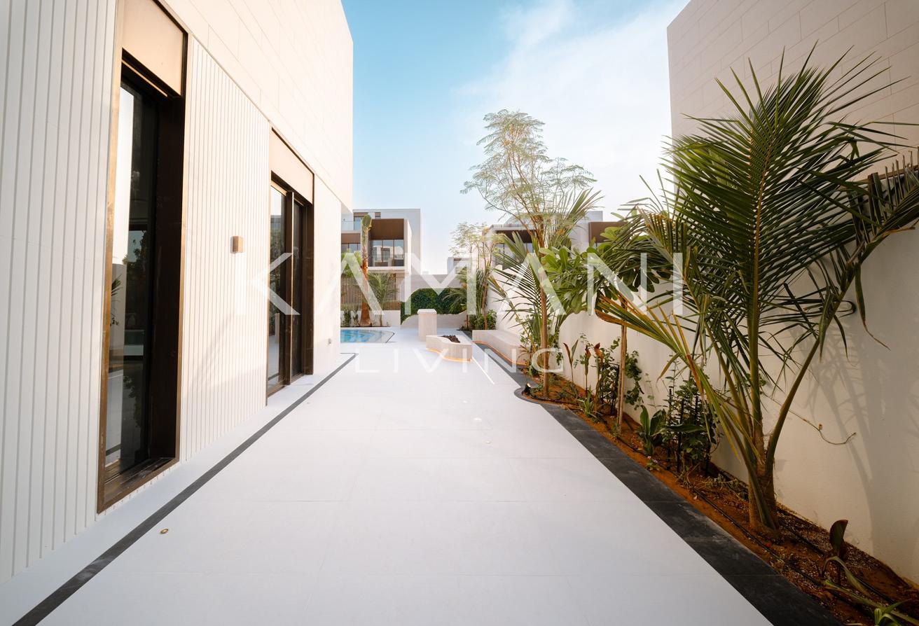 Big Pool | Corner Unit | Available photo 10
