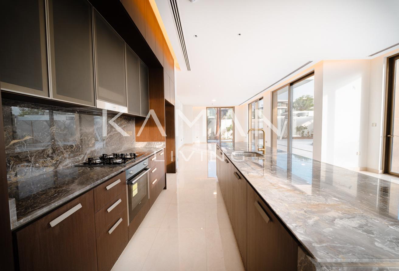 Big Pool | Corner Unit | Available photo 5