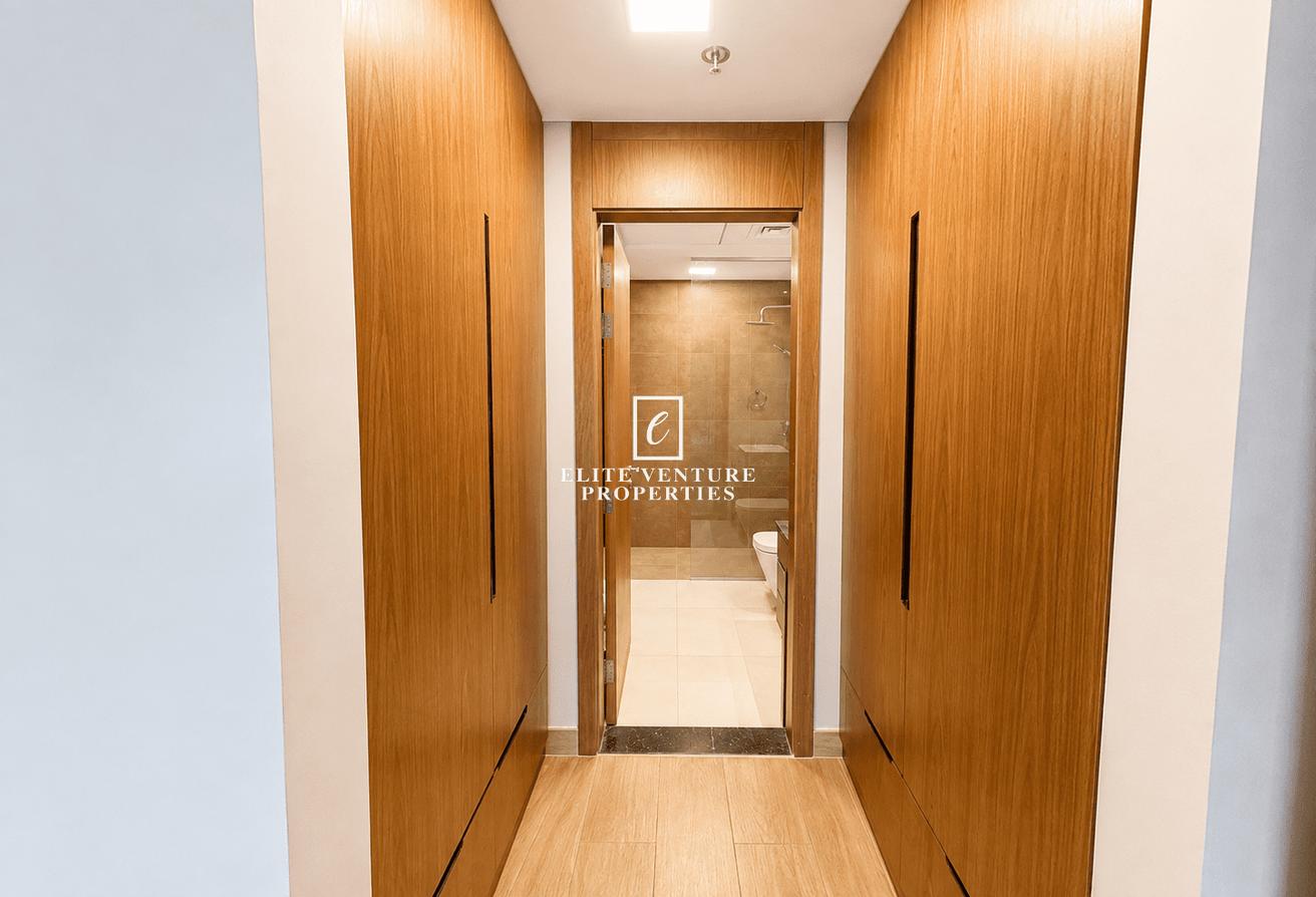 FULLY FURNISHED | MODERN LIVING | SPACIOUS photo 5