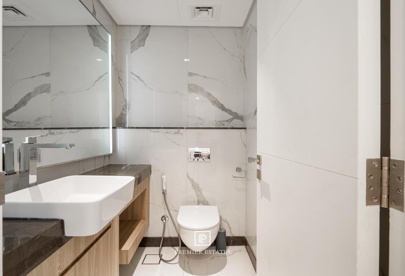 Spacious Unfurnished 1 bed apt | | Vacant soon photo 16