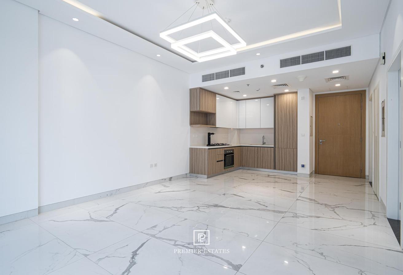 Spacious Unfurnished 1 bed apt | | Vacant soon photo 4