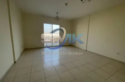 شقة - غرفة نوم - 2 حمامات للايجار في اي سي1 - اماراتي - طراز إماراتي - المدينة العالمية - دبي