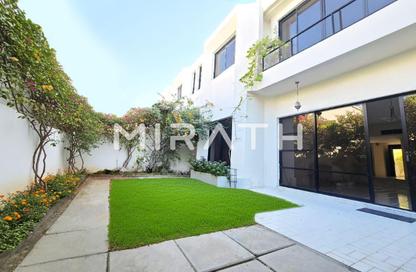 Villa - 4 Bedrooms - 4 Bathrooms for rent in Jumeirah 1 Villas - Jumeirah 1 - Jumeirah - Dubai