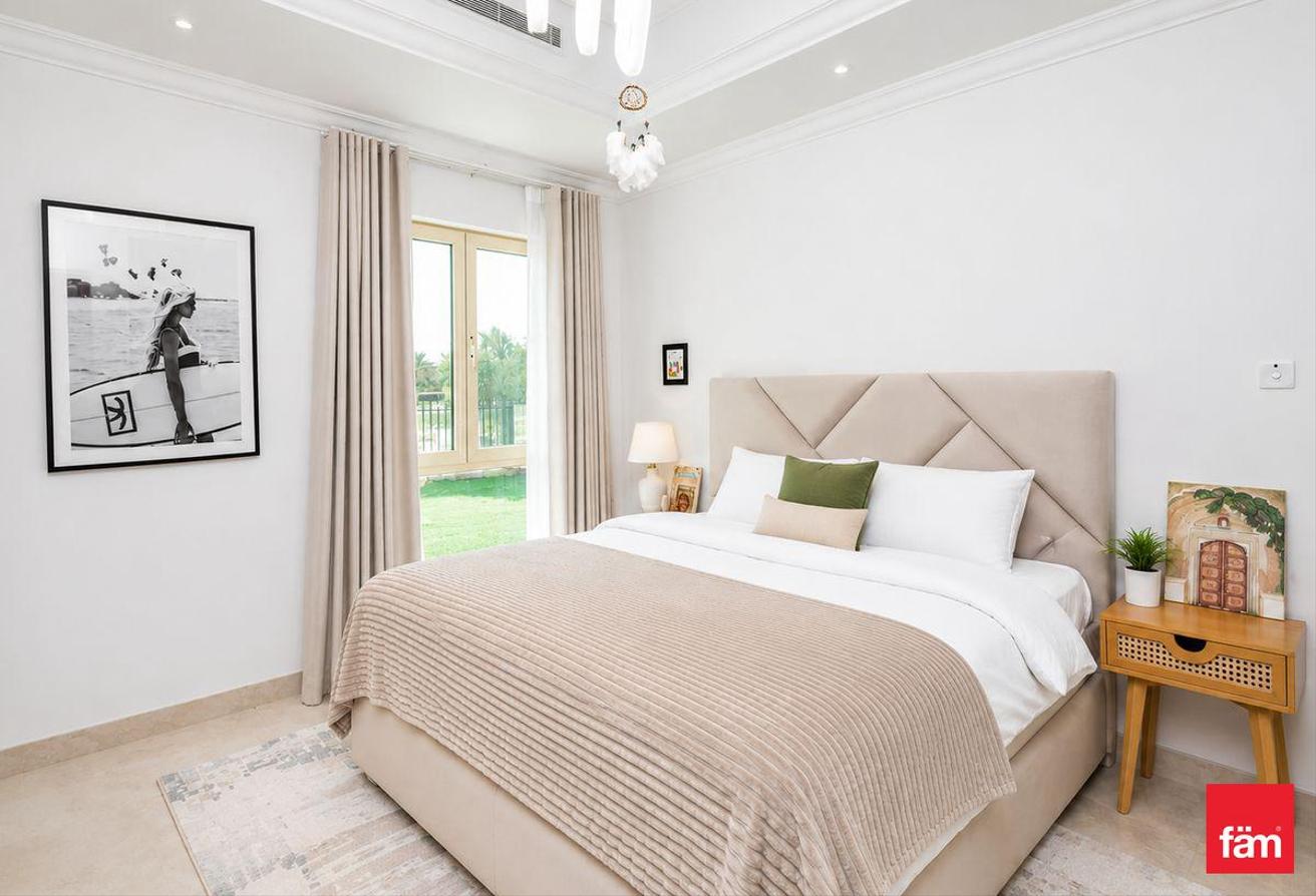 Upgraded I Lake View I LL Can Furnish I Vacant photo 14