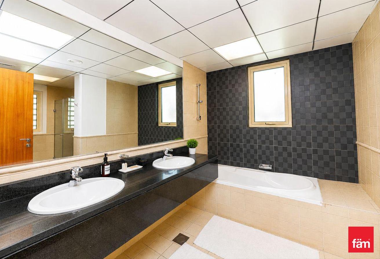 Upgraded I Lake View I LL Can Furnish I Vacant photo 18