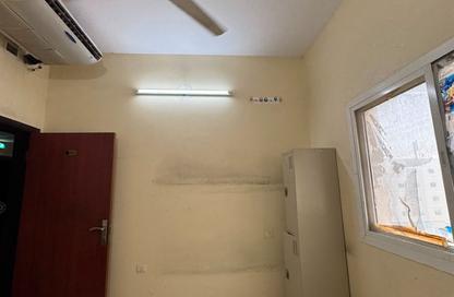 سكن عمال - استوديو - 7+ للايجار في سوبرماركت نسيم المدينة - مجمع دبي للاستثمار 2 - مجمع دبي للاستثمار - دبي
