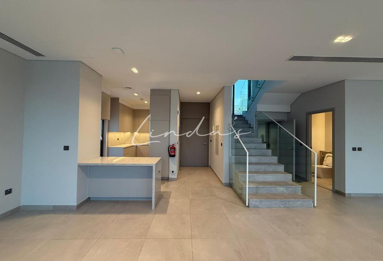 Back to Back | Prime location | Negotiable photo 4