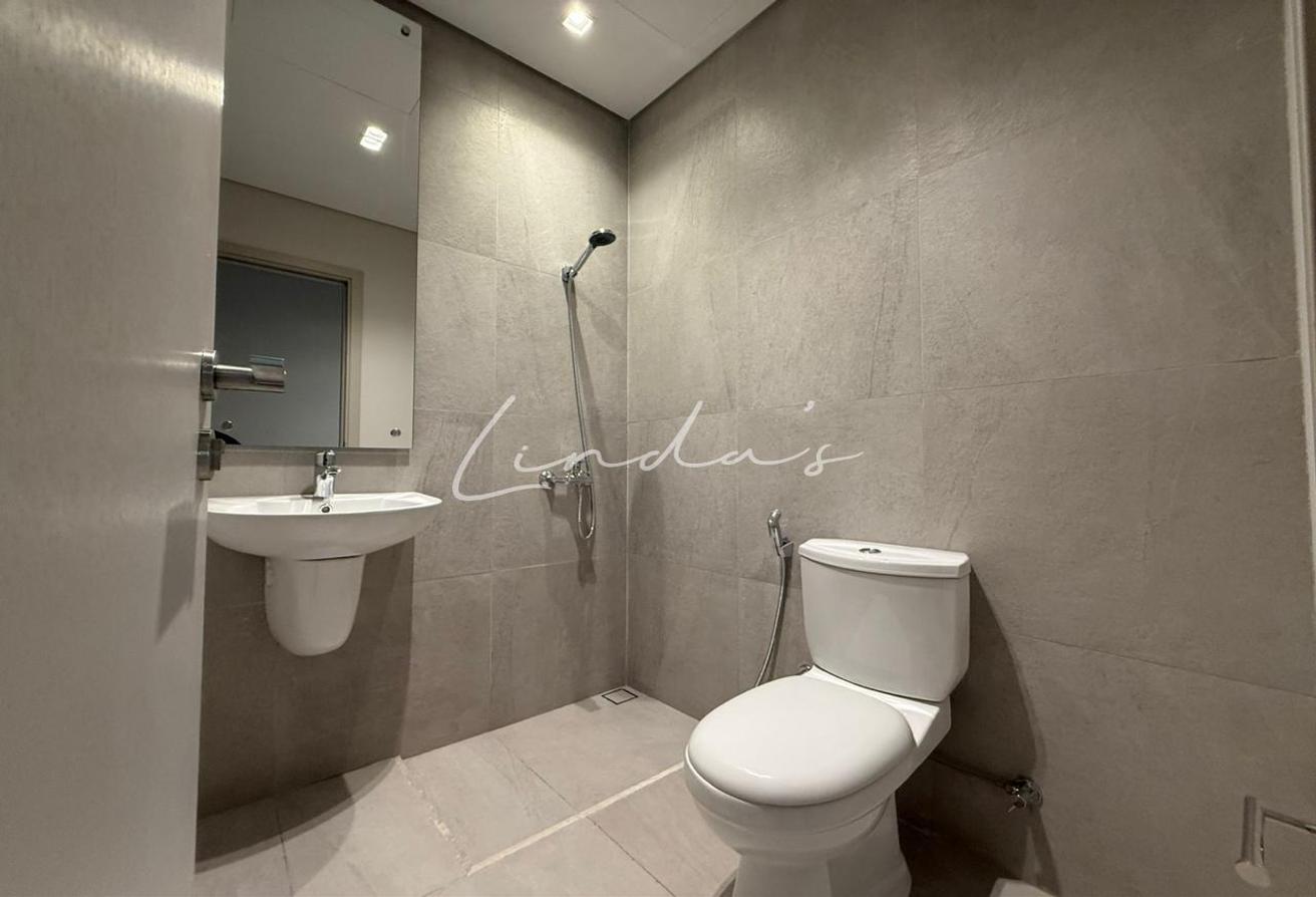 Back to Back | Prime location | Negotiable photo 16