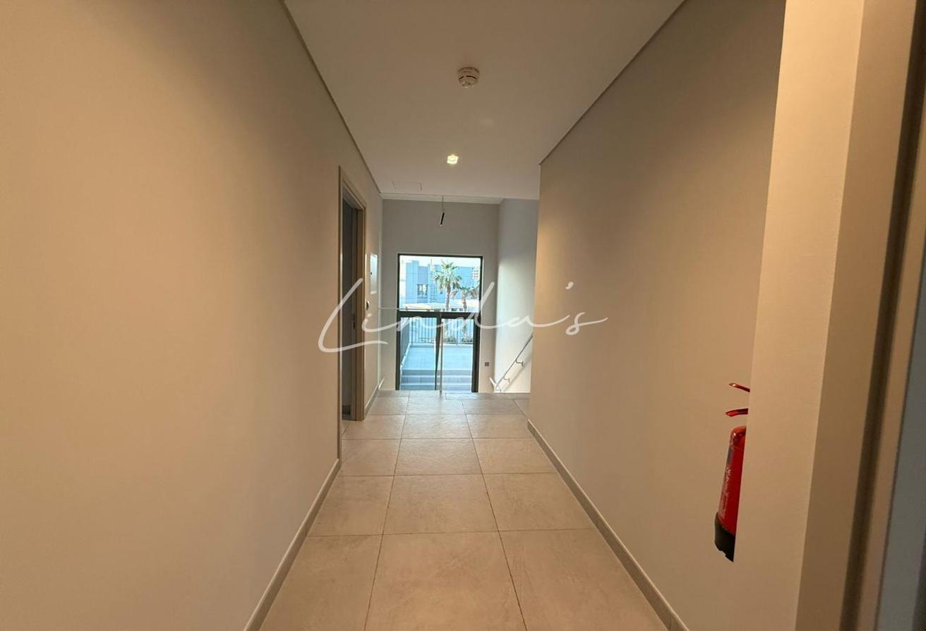 Back to Back | Prime location | Negotiable photo 7