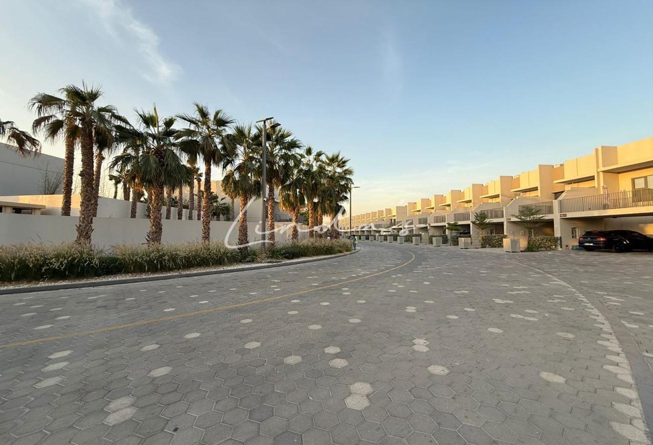 Back to Back | Prime location | Negotiable photo 23