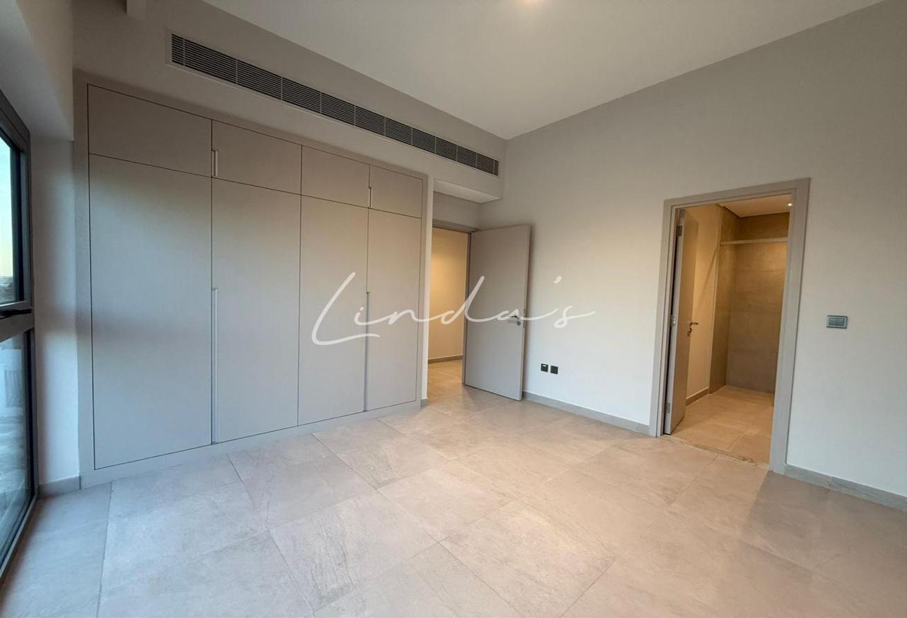 Back to Back | Prime location | Negotiable photo 10