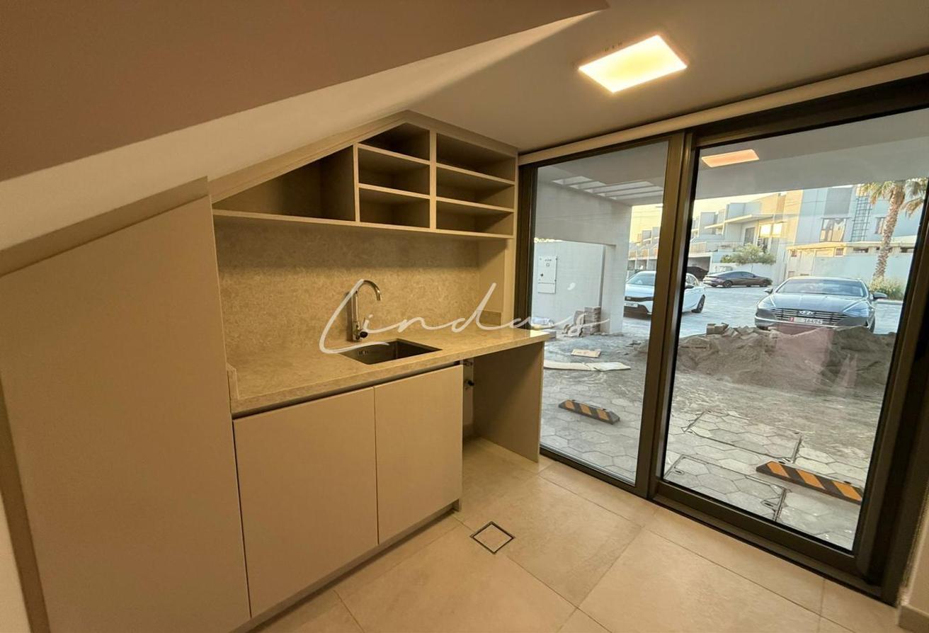 Back to Back | Prime location | Negotiable photo 13