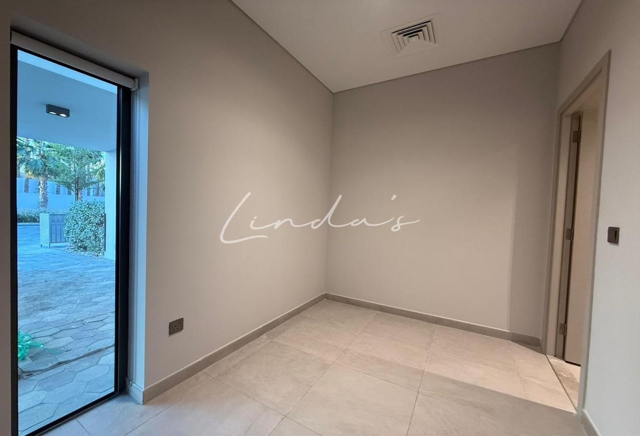 Back to Back | Prime location | Negotiable photo 8