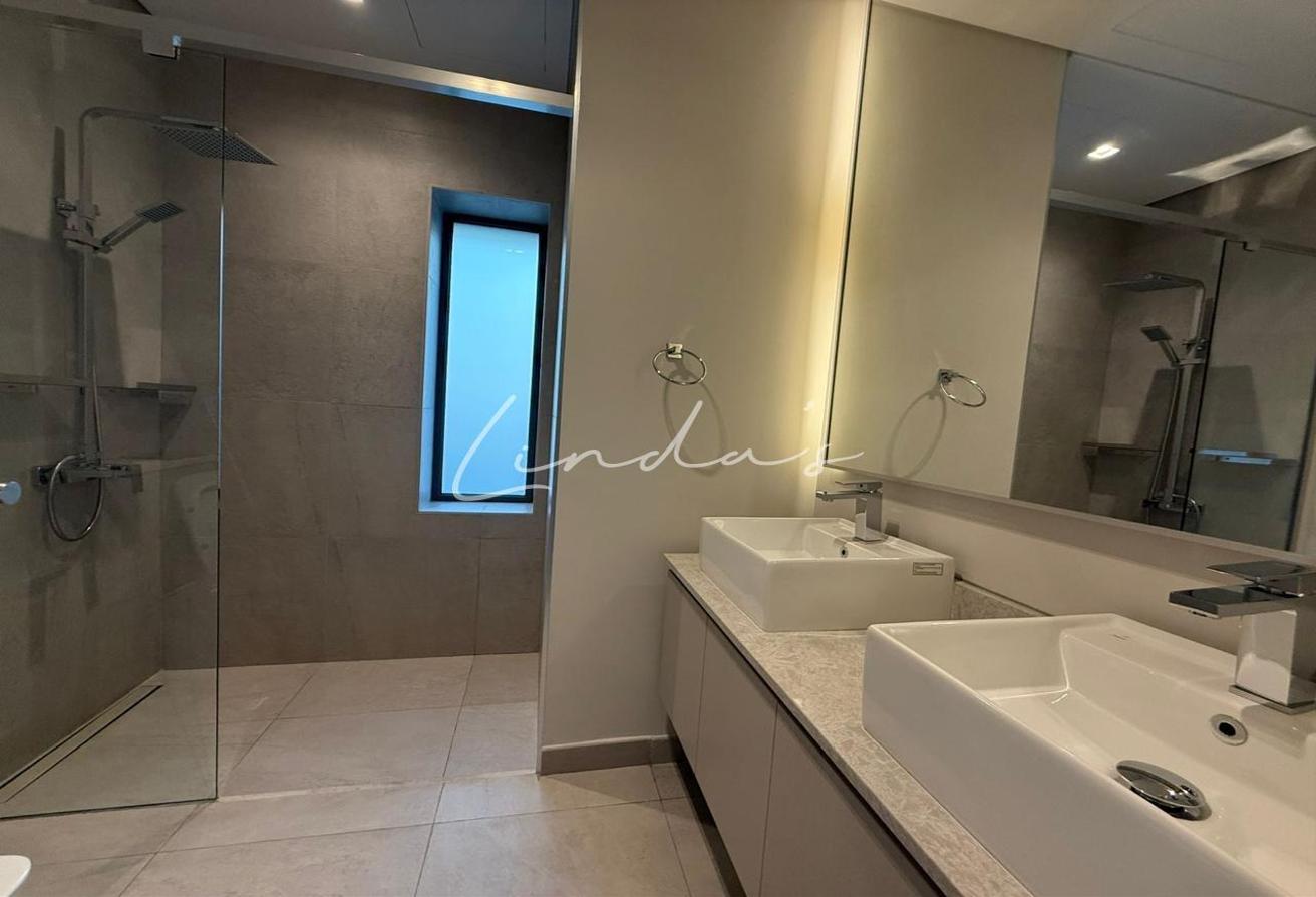 Back to Back | Prime location | Negotiable photo 22