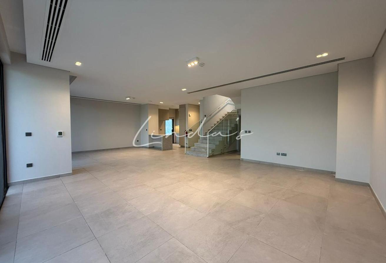 Back to Back | Prime location | Negotiable photo 6