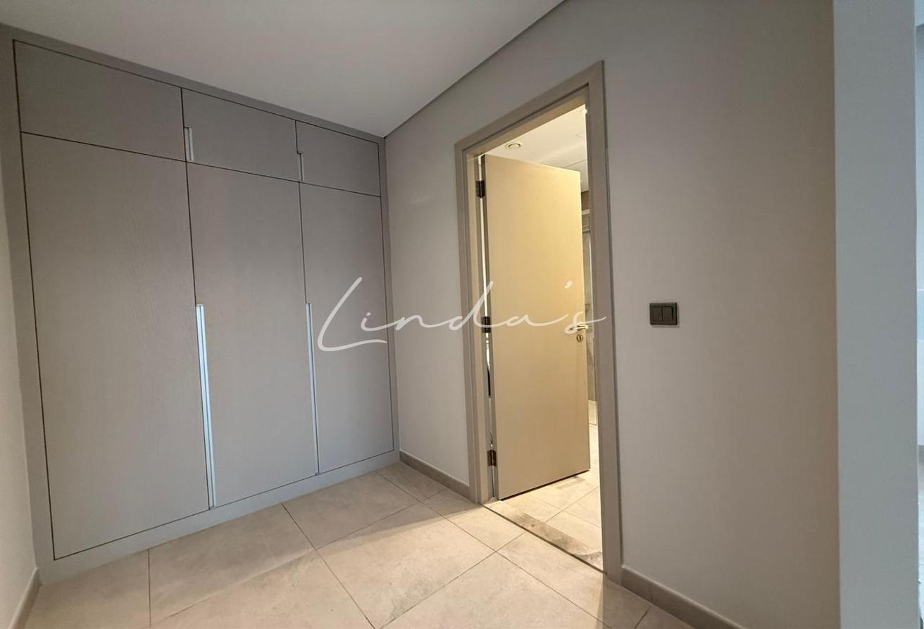 Back to Back | Prime location | Negotiable photo 15