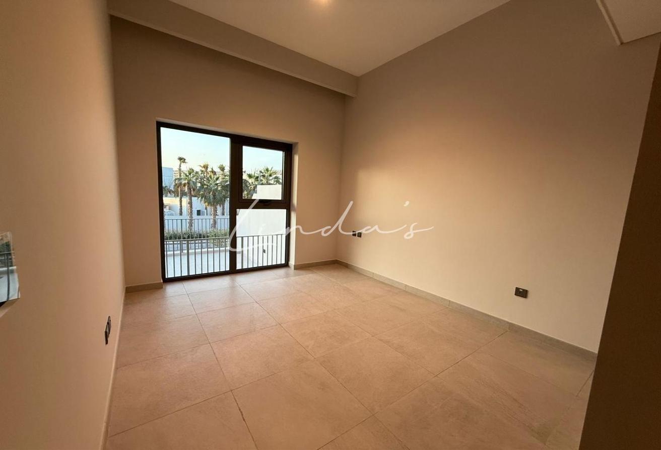 Back to Back | Prime location | Negotiable photo 12