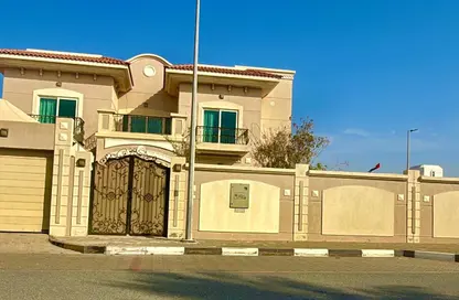 Villa - 4 Bedrooms - 6 Bathrooms for rent in Al Falaj - Al Riqqa - Sharjah