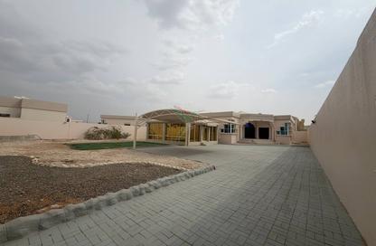 Villa - 4 Bedrooms - 5 Bathrooms for rent in Ramlat Zakher - Zakher - Al Ain