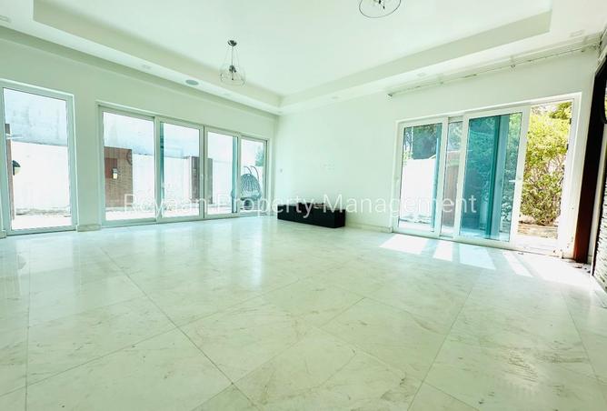 128392405 - Property Image 3