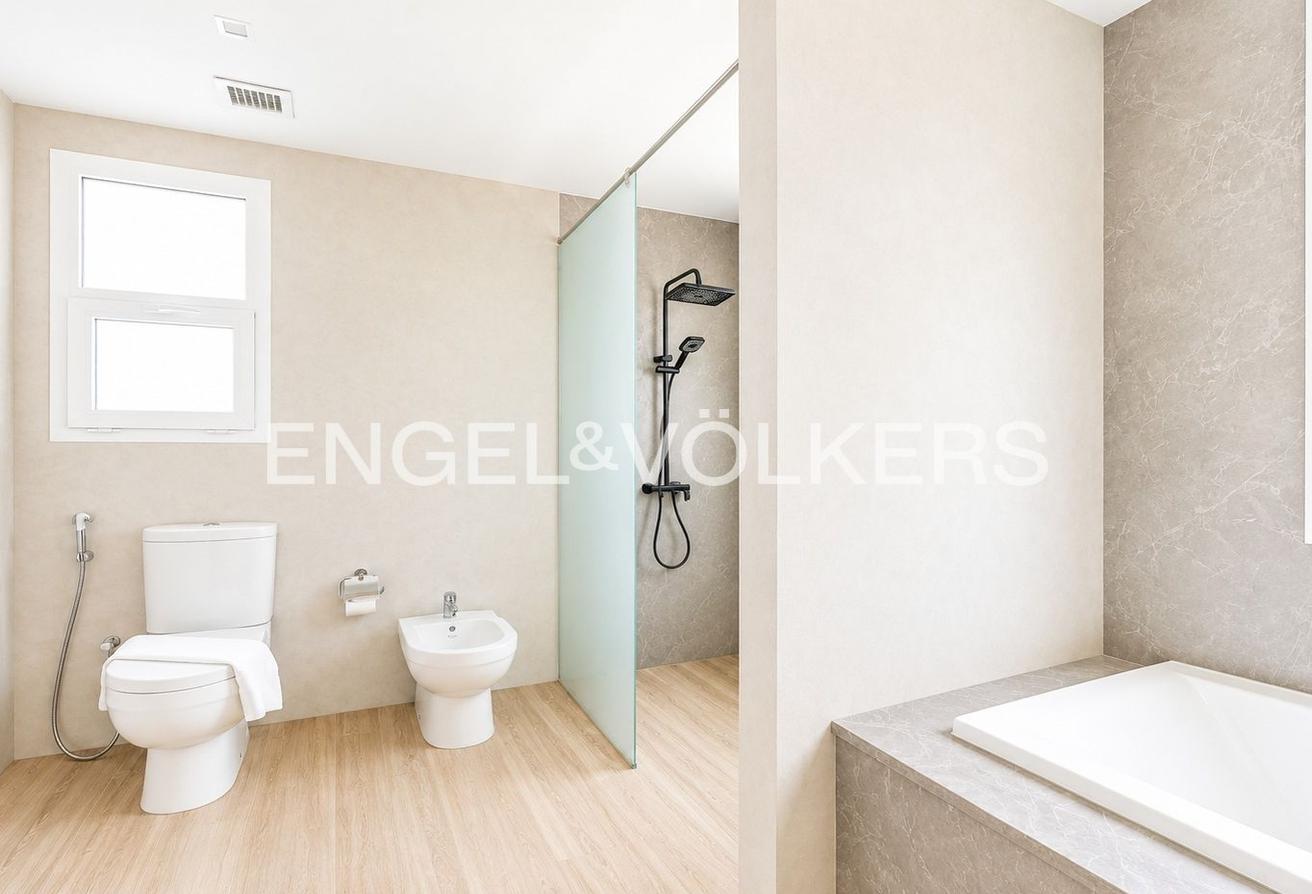 Fully Upgraded | Furnished | Quiet | Vacant photo 14