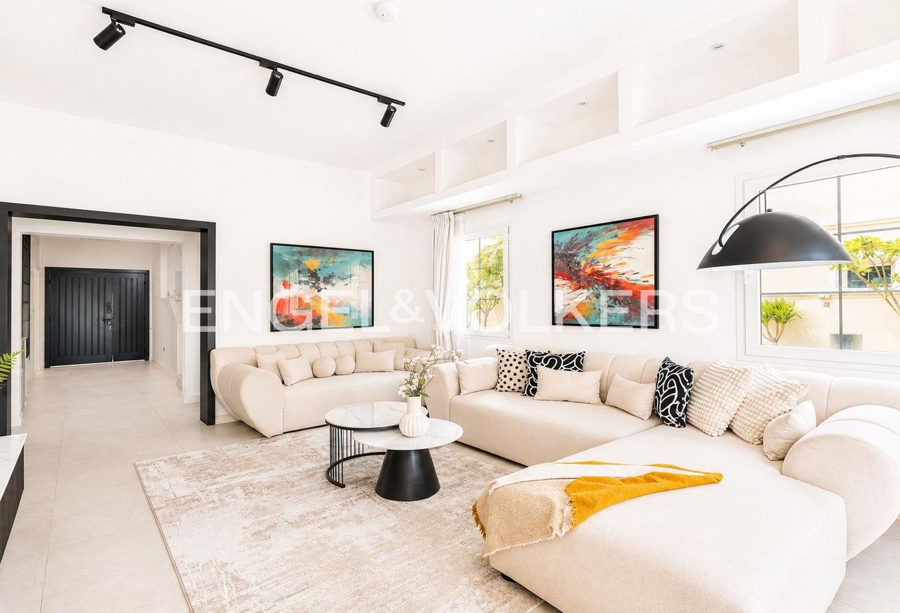 Fully Upgraded | Furnished | Quiet | Vacant photo 4