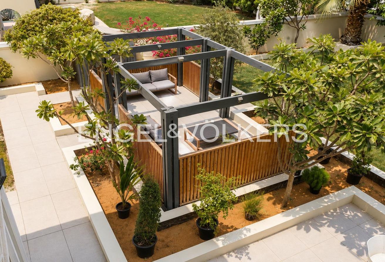 Fully Upgraded | Furnished | Quiet | Vacant photo 17