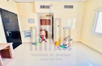 Apartment - Studio - 1 Bathroom for rent in Muwailih Building - Muwaileh - Sharjah