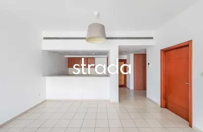 شقة - غرفة نوم - 1 حمام للبيع في الغزلان  3 - الغزلان - جرينز - دبي