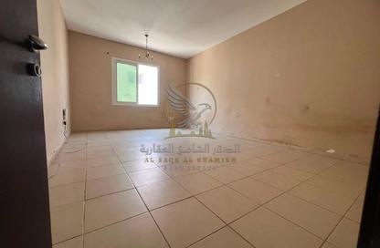 Apartment - 2 Bedrooms - 2 Bathrooms for rent in Al Qulaya'ah - Al Sharq - Sharjah