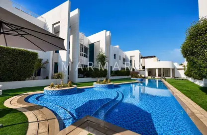 Villa - 4 Bedrooms - 5 Bathrooms for rent in Jumeirah 1 Villas - Jumeirah 1 - Jumeirah - Dubai