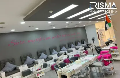 Retail - Studio - 2 Bathrooms for rent in Umm Suqeim 2 - Umm Suqeim - Dubai