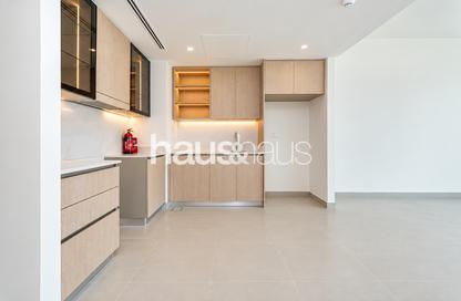 Apartment - 2 - 2 for sale in Golf Heights - The Views - Dubai