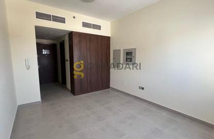 شقة - 1 حمام للايجار في امواج بيلدينج - السوق الكبير - بر دبي - دبي