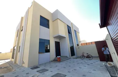 فيلا - 5 غرف نوم - 7 حمامات للايجار في حوشي - البادي - الشارقة