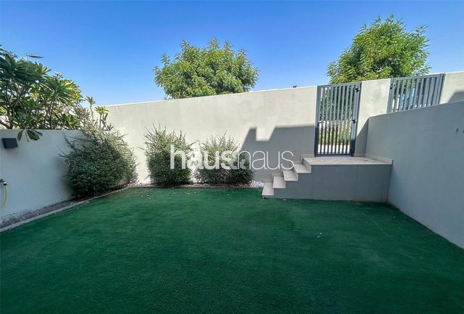 Single Row | Great Location| Comes with Appliances — photo 2