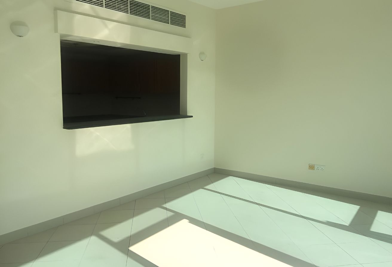 RENT I UNFURNISHED I HUB CANAL gallery image