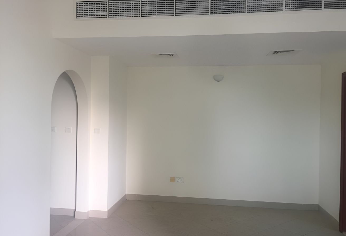 RENT I UNFURNISHED I HUB CANAL gallery image