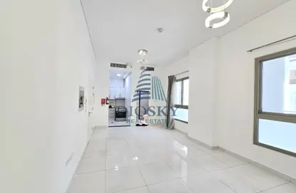 Apartment - 1 Bathroom for rent in Ajyad Building - District 10 - Jumeirah Village Circle - Dubai